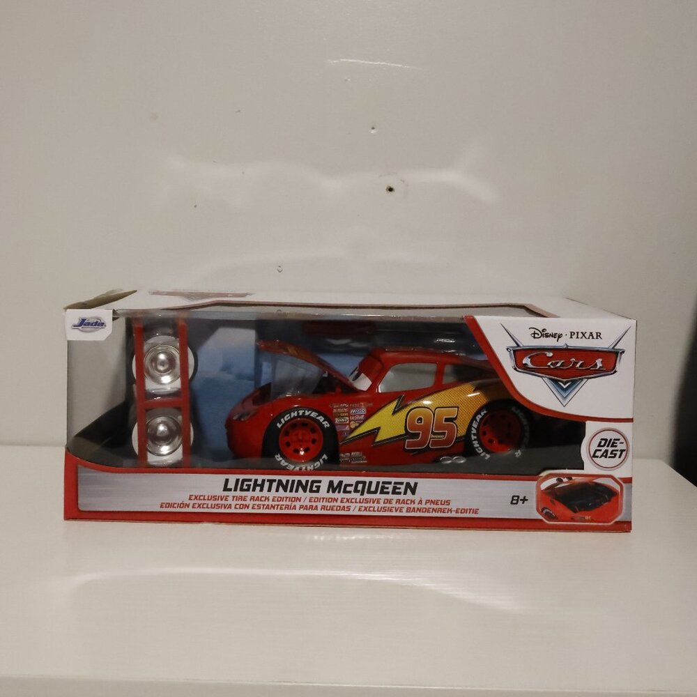 1:24 SCALE METAL DIE CAST LIGHTNING MCQUEEN WITH TIRE RACK BY JADA TOYS